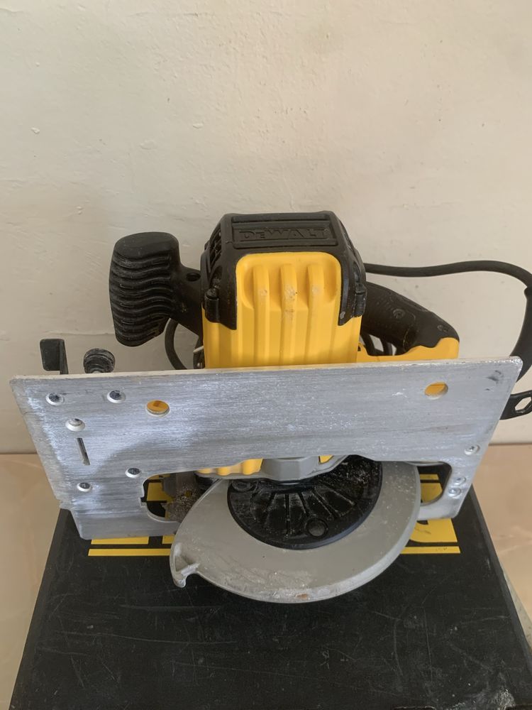 Dewalt DWE 575 circular de mana