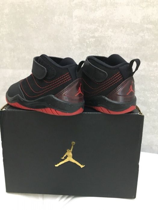 Продам кроссовки детские JORDAN