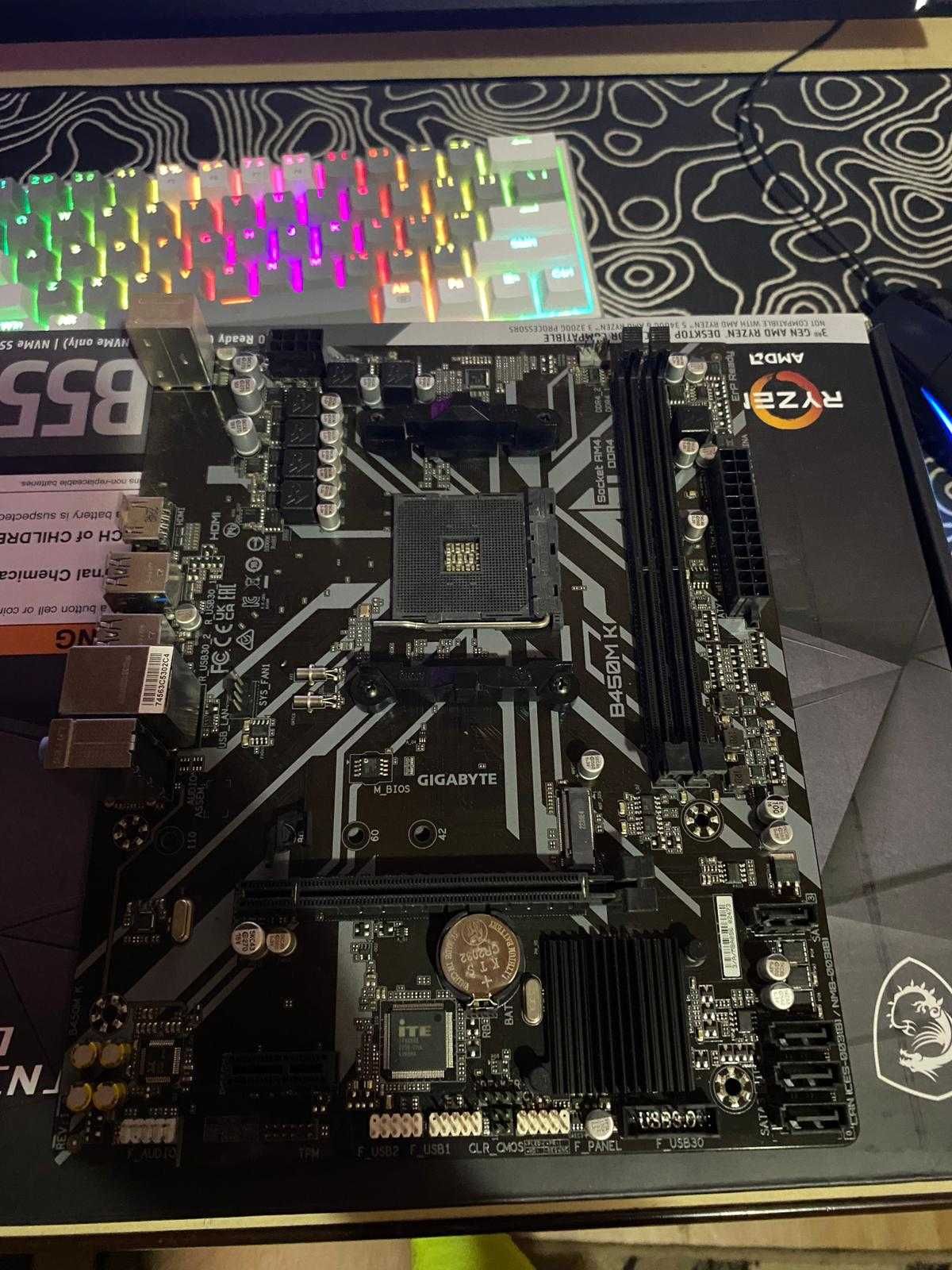 Placa de baza Gigabyte b450m k-cf
