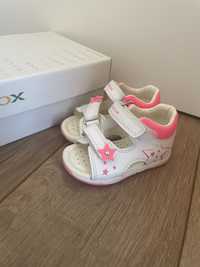 Бебешки сандали Geox