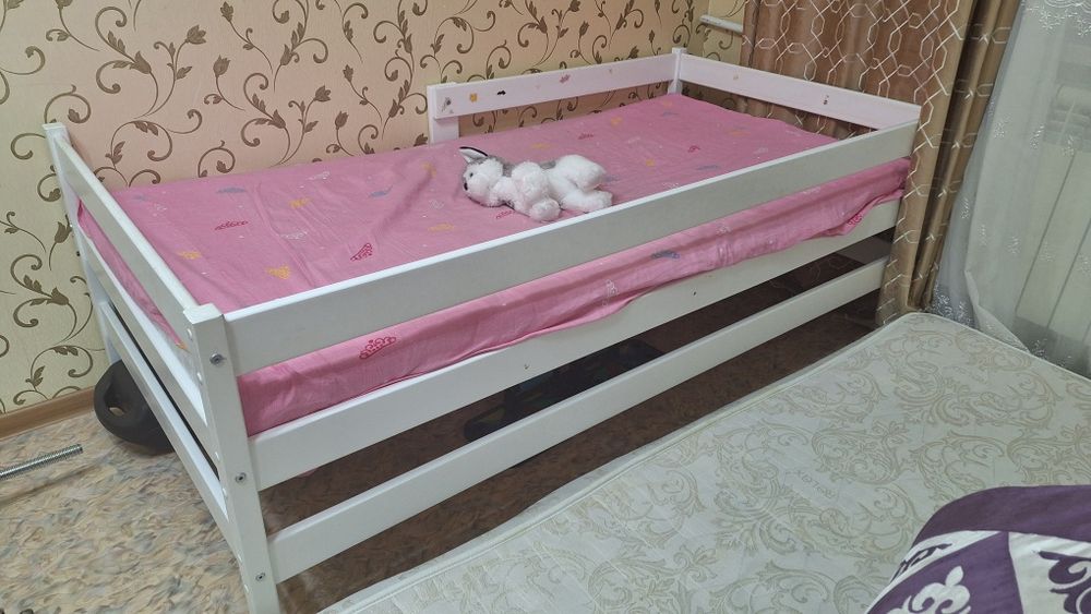Срочно продам детскую кроватку и для подростков
