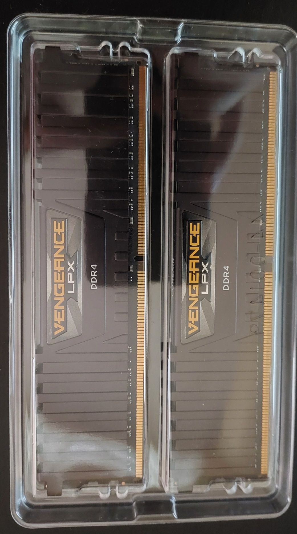 Memorii RAM Corsair Vengeance LPX 32gb DDR4 2400