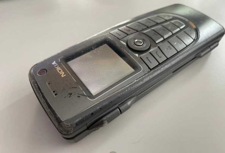 Vand Nokia 9300i - placa de baza defecta