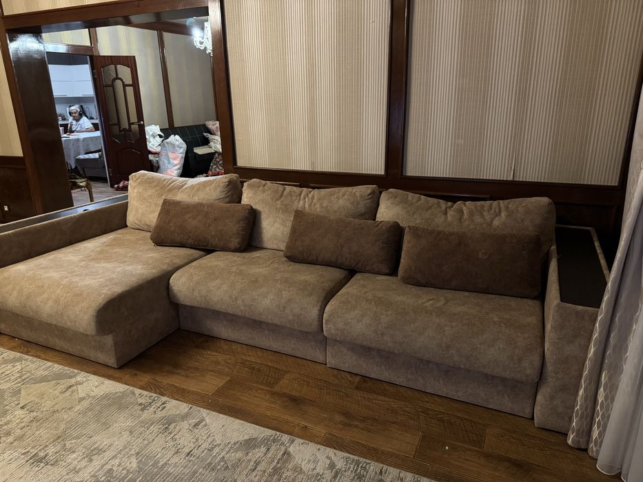 Продается угловой диван в отличном состояние