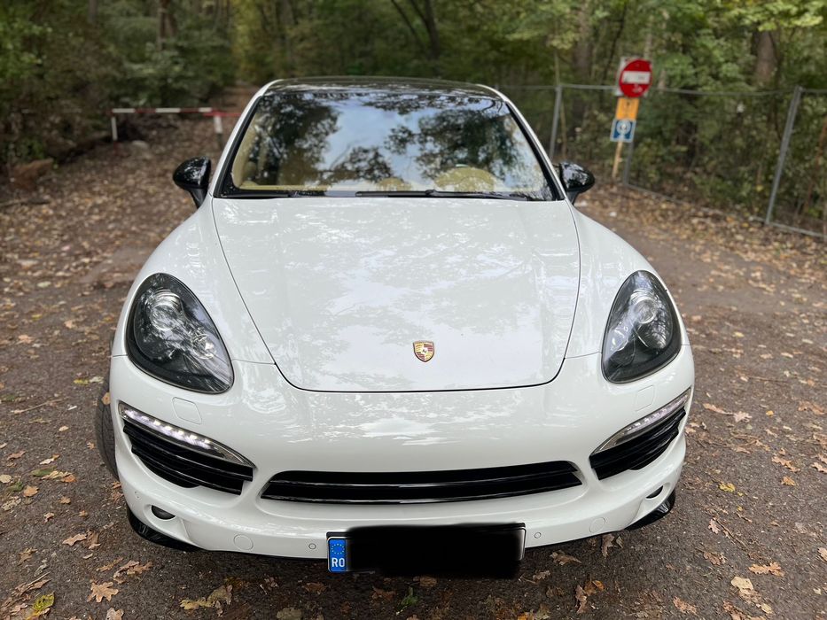 Porsche Cayenne GTS 2012 Panoramic
