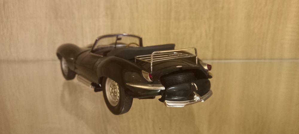 jaguar xkss auto art 1:18