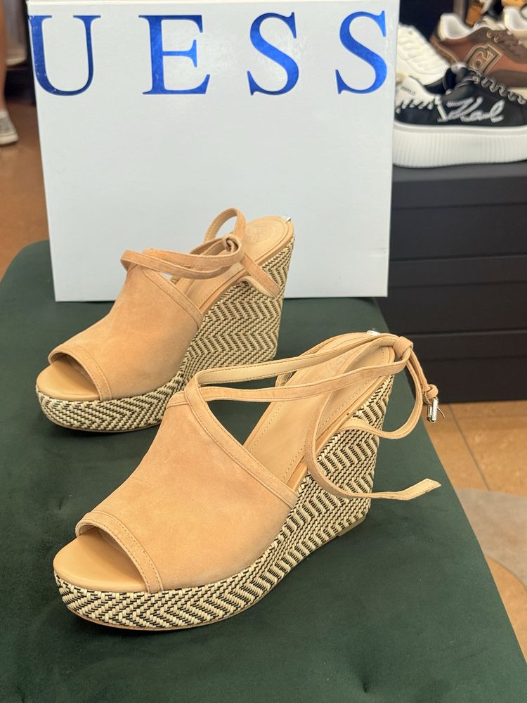 Дамски сандали на платформа GUESS