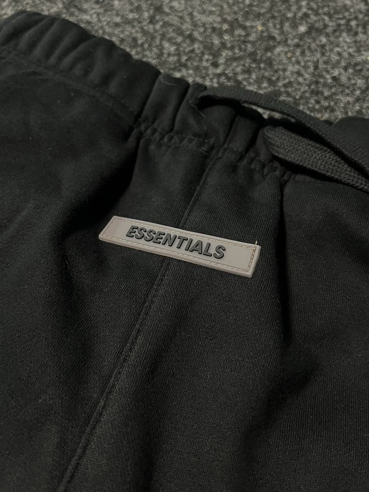 Pantaloni scurti Essentials FOG reflective alb/negru  Premium / 2025