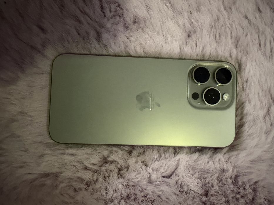 iPhone 15 Pro Max 256GB – Impecabil, ca nou + husă Pitaka cadou