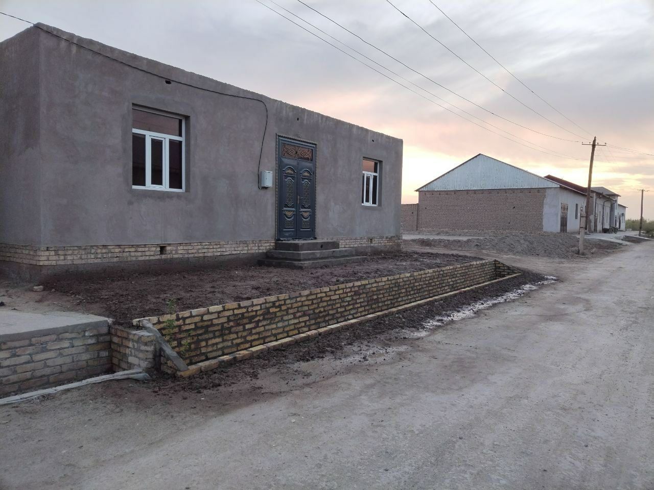 Assalomu alaykum Xiva tuman Irdimizon mahallasinda 1300 kvadrat hovli