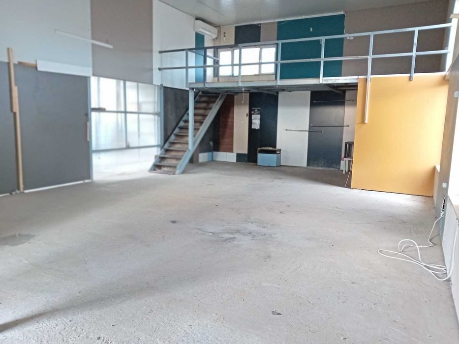 Давам под анем склад в Младост 3