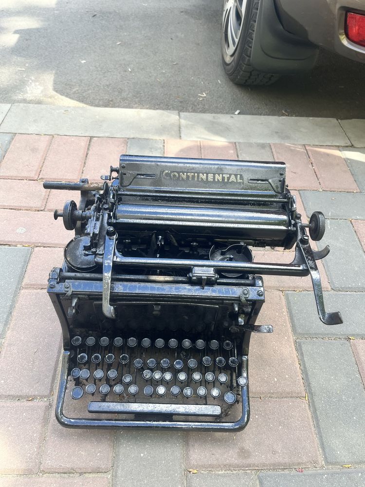 Mașină de scris Continental