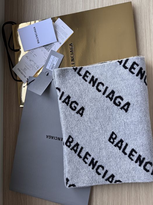Balenciaga шал 100% вълна Оригинал!