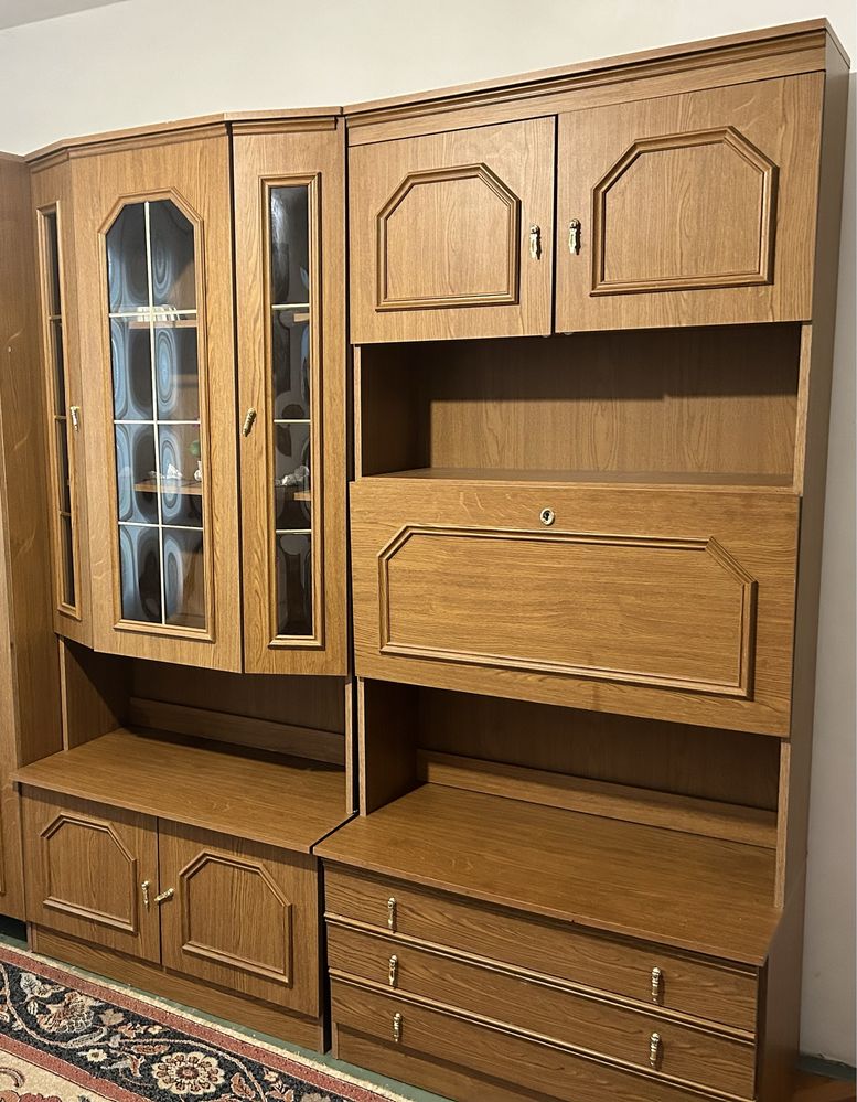 Vand mobila living/sufragerie
