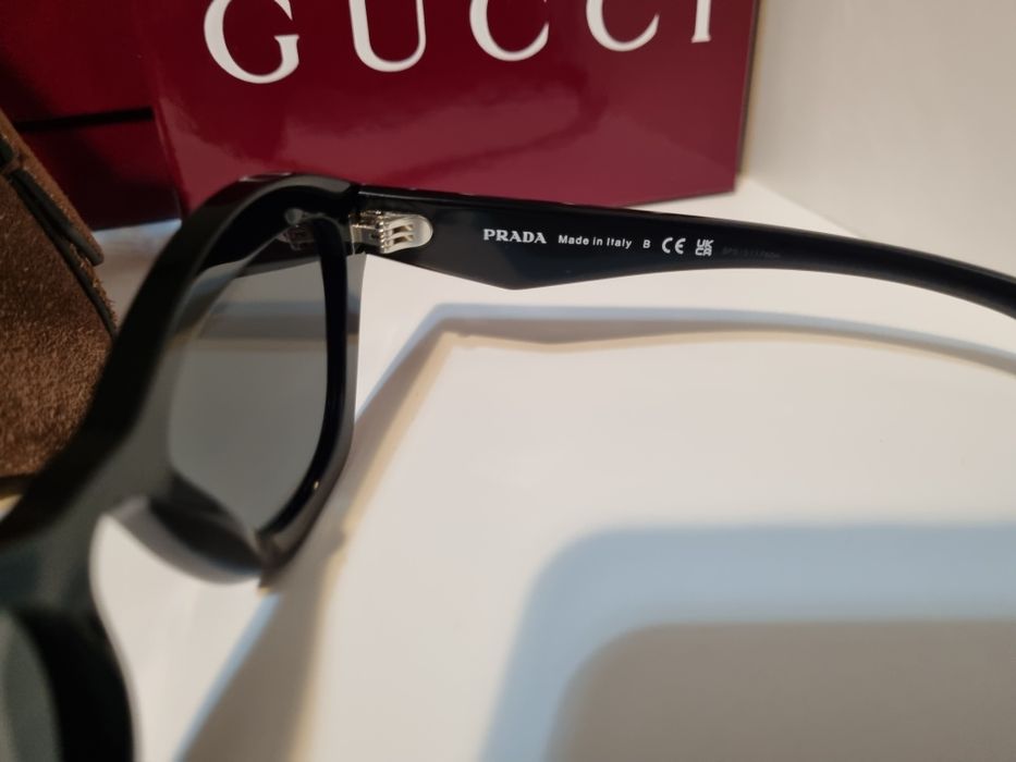 De vânzare ochelarii prada