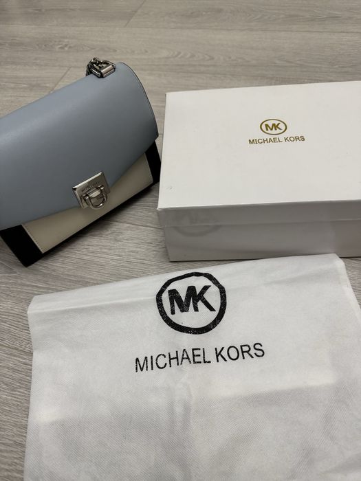Кожаная сумка от Michael Kors