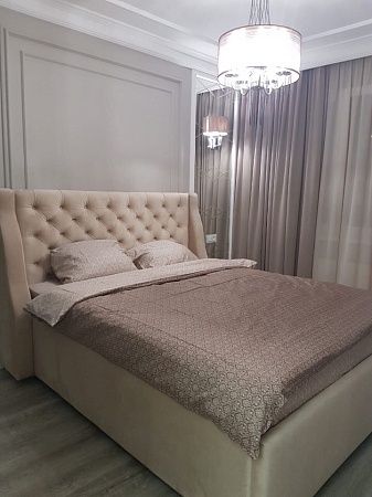 Кровать на заказ цена зависит от  размера