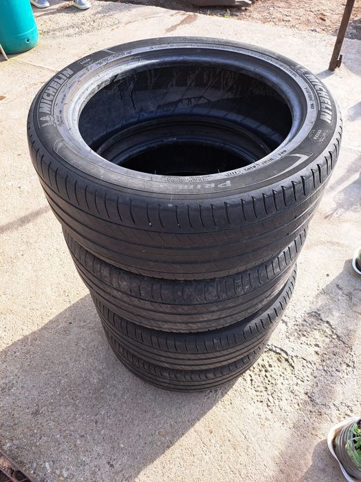 245 45 18 Michelin vara