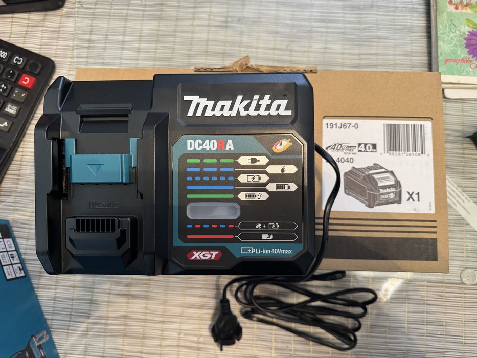 Makita DC40RA новая