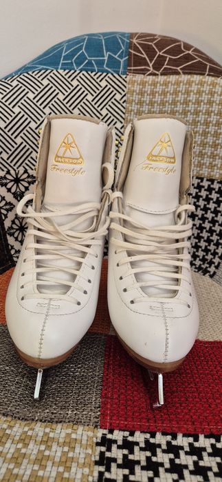 Patine artistice Jackson Freestyle 4 1/2 (35) cu lama Aspire 9