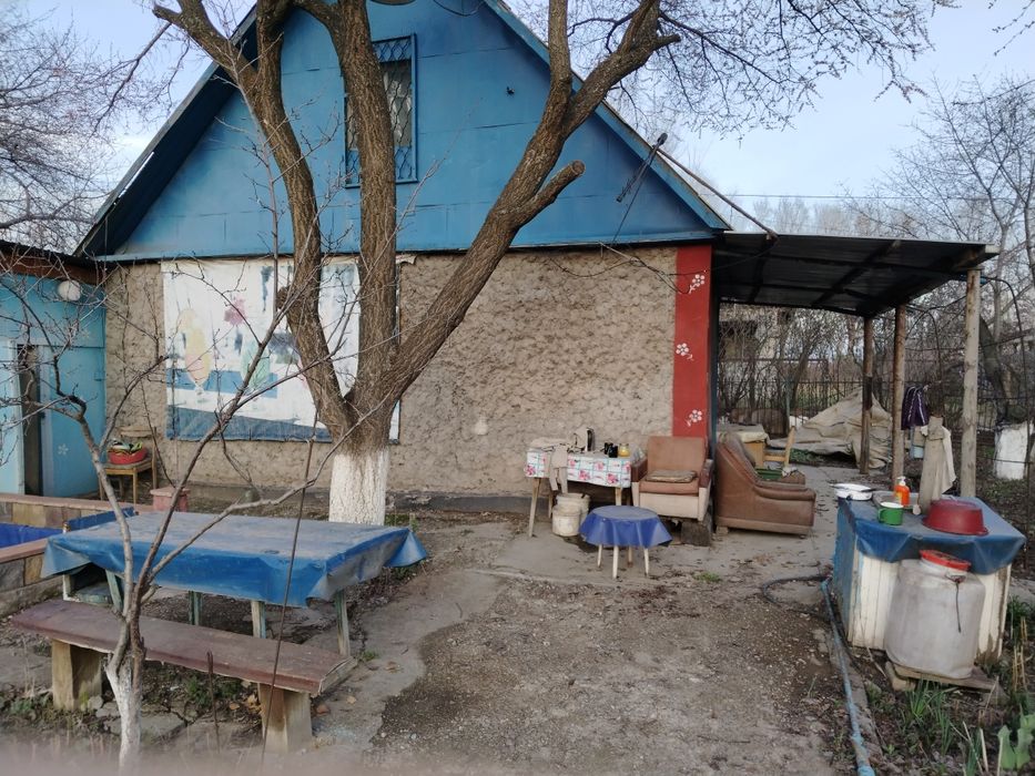 Дачу с мансардой, 3 комнаты,, участок земли, баня,туалет, душ, бассейн