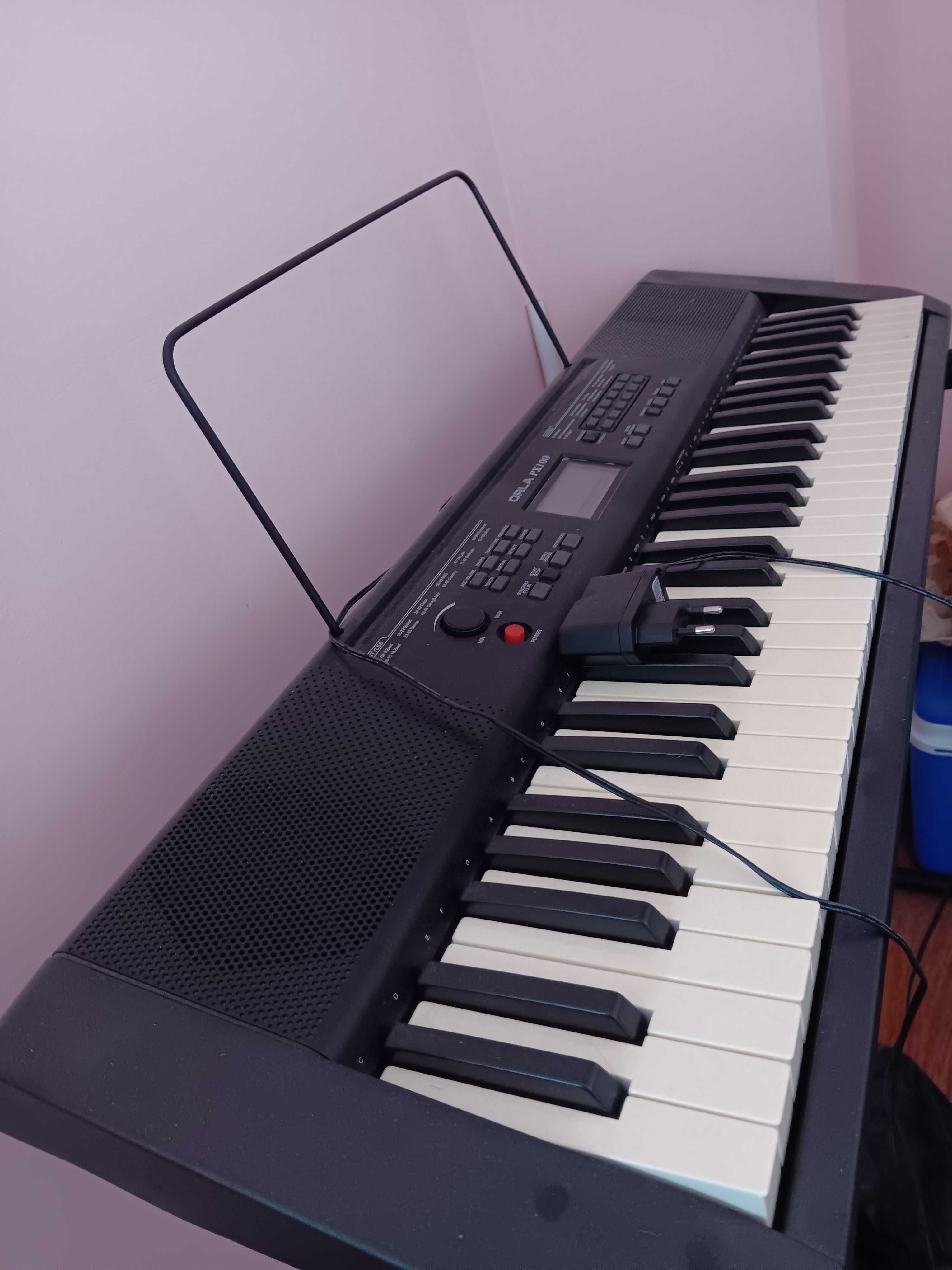 Продавам синтезатор ORLA PX 100