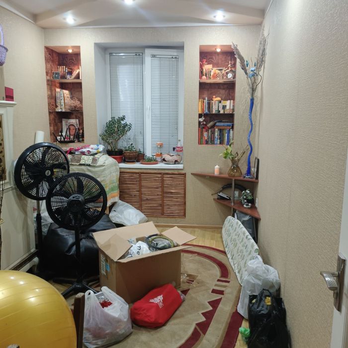 Продается 3хком в 4хком в центре