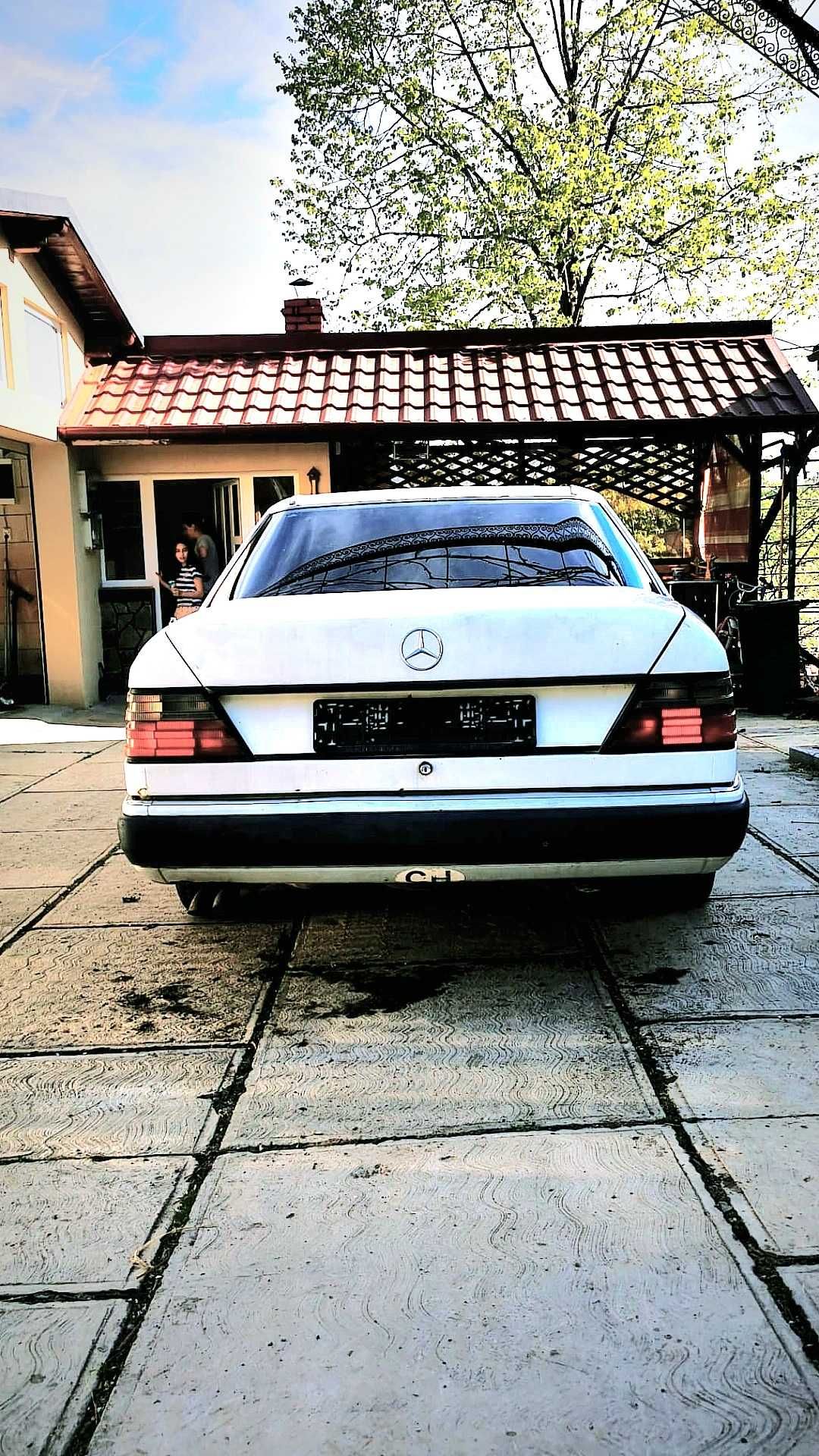 Mercedes  W124  1988