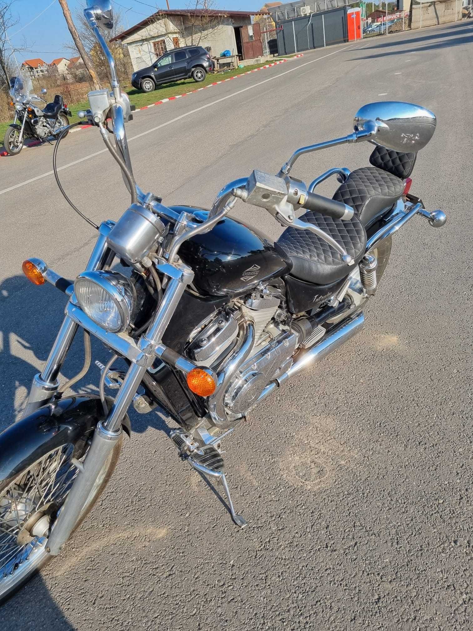 Suzuki Intruder 800