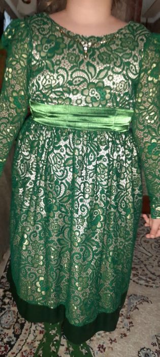 Платье нарядное модное.