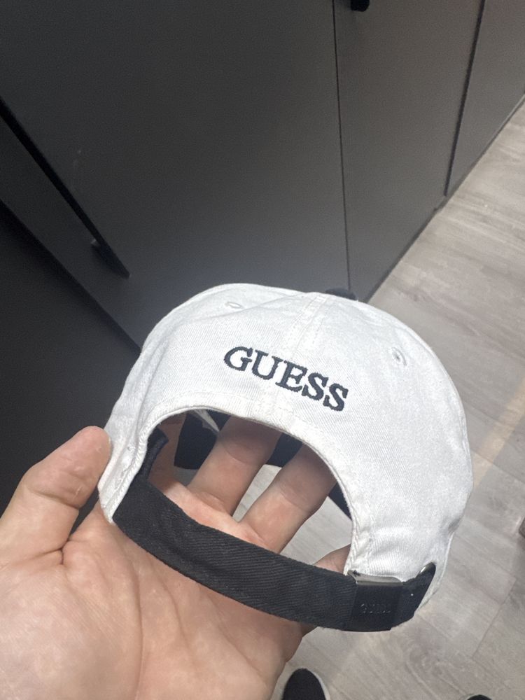 Продам кепку Guess