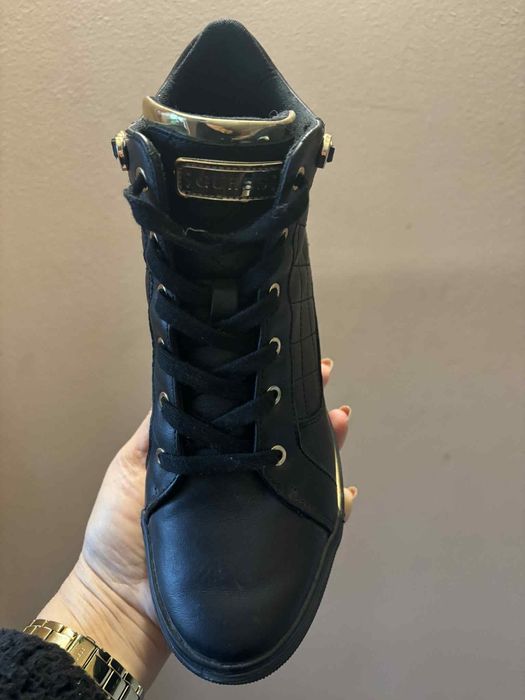 Зимни оригинални боти Guess