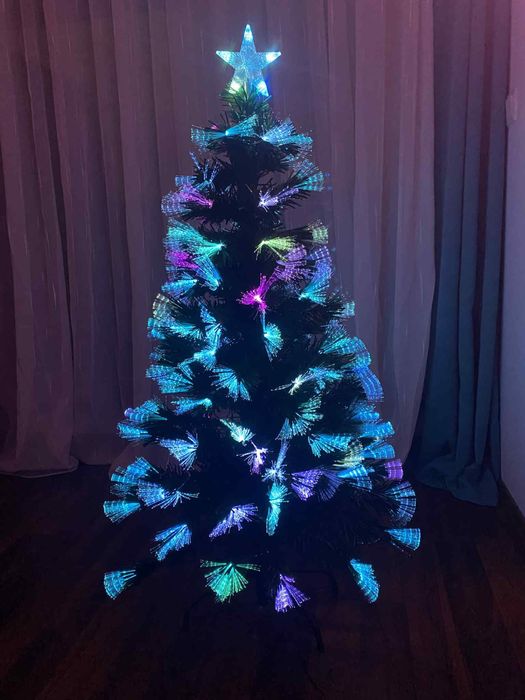 Brad artificial cu lumini