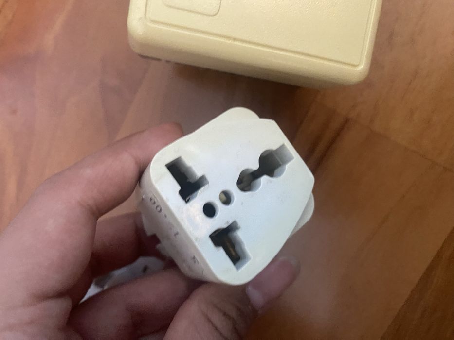 Adaptoare Travel Smart by Conair 1875W Converter and Adapter Set.