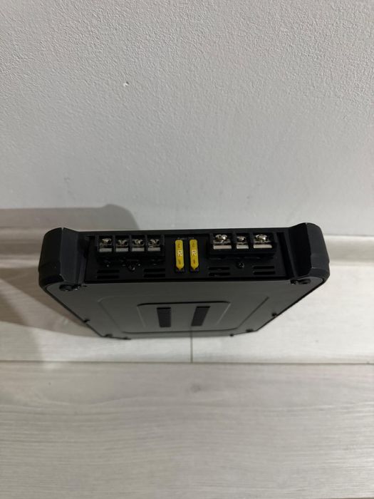 Statie/Amplificator subwoofer JBL