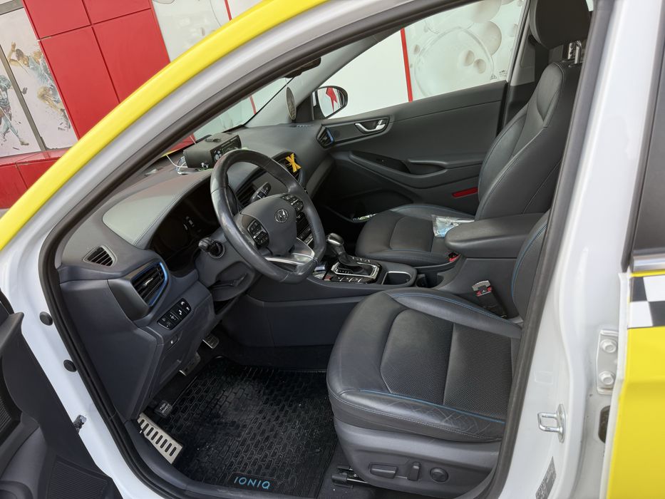 Hyndai ioniq taxi