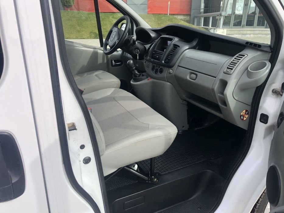 Inchiriere auto microbuze 8+1 locuri , transport persoane