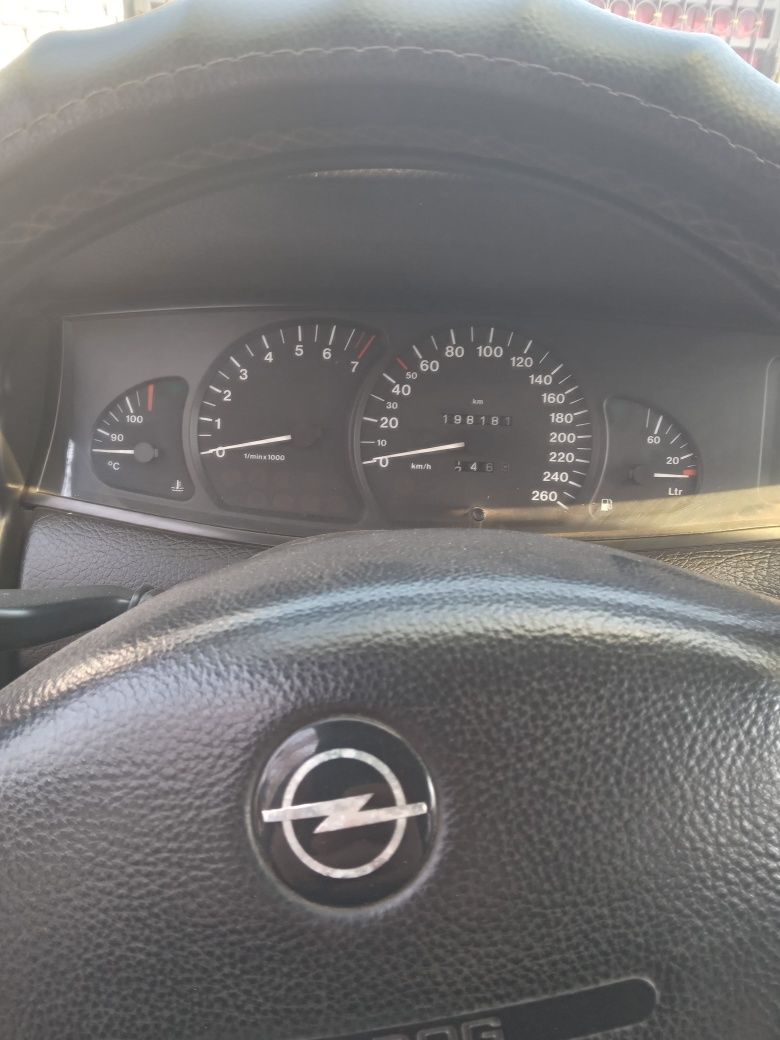 опель омега 1996 2.5 автомат