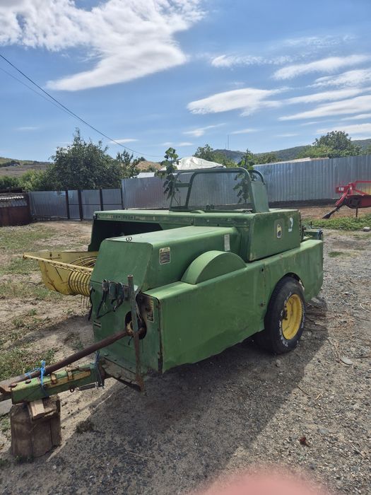 Presă de baloti mici