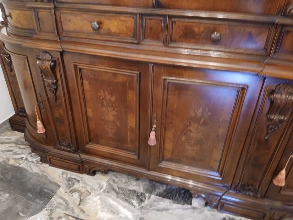 Vitrine din Lemn Masiv Diverse Modele si Marimi
