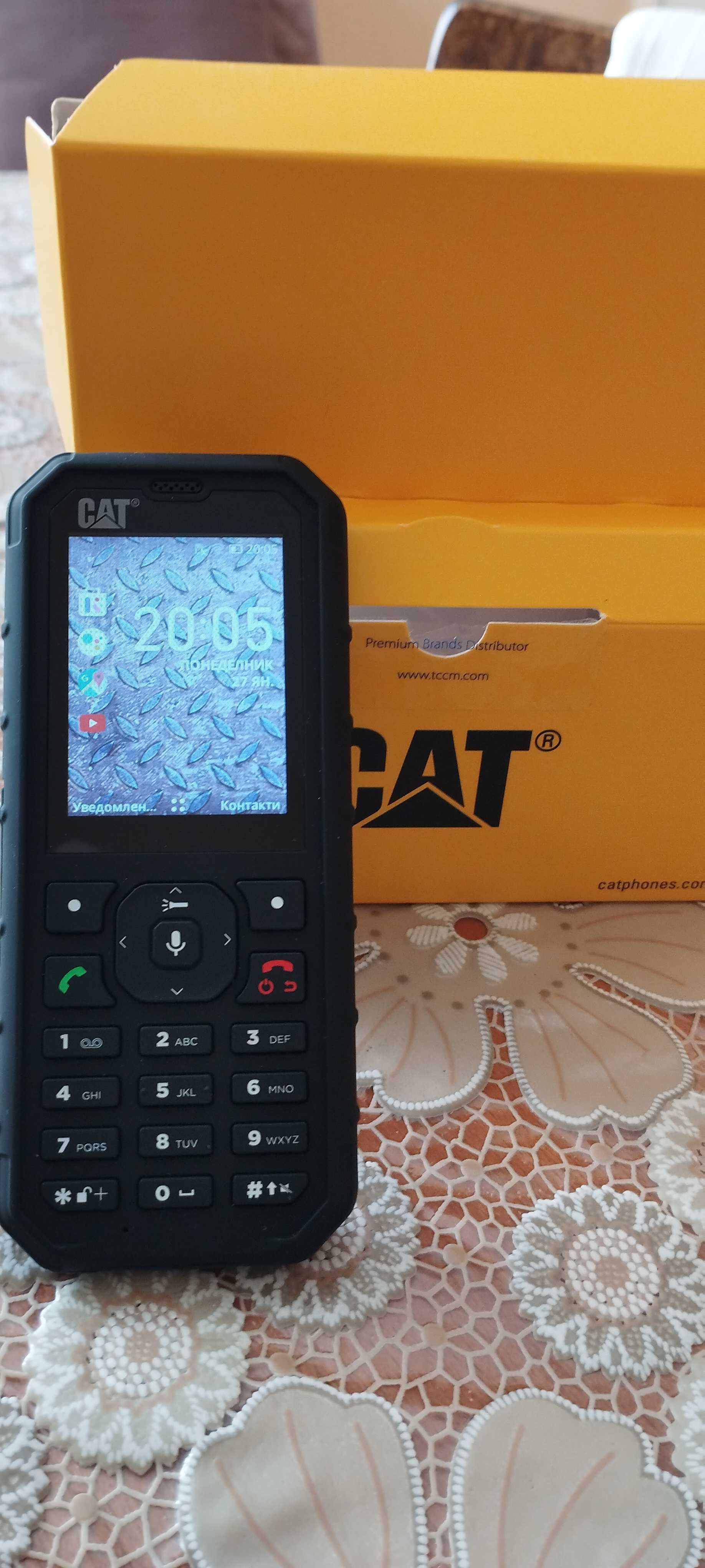 Телефон CAT B35 нов