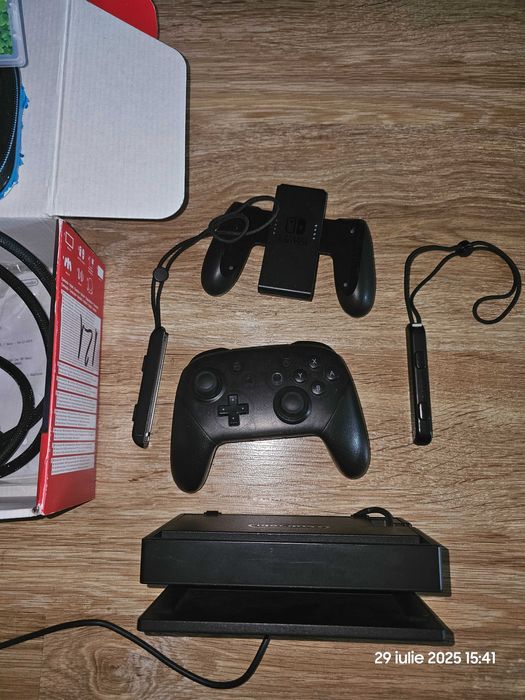 Consola Nintendo Switch + controller wireless + 3 jocuri + Card 32GB