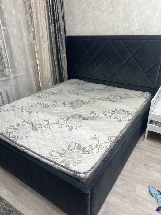 Продам двухспальную кровать