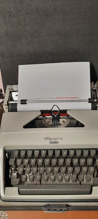 Mașină de scris Olympia Monica impecabilă