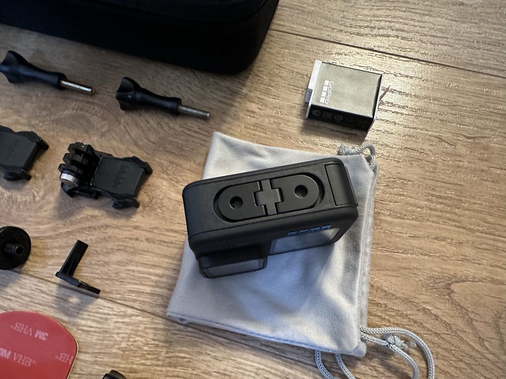 GoPro Hero 11 Black +accesorii -geanta camera de actiune