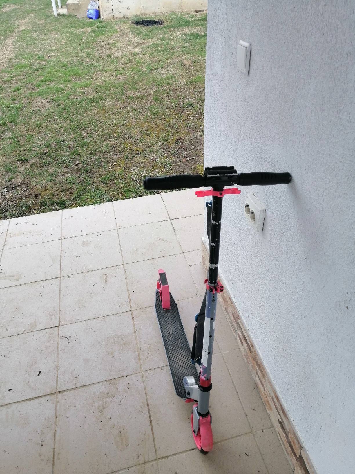 Vând bicicleta, trotineta, placa skateboard, role