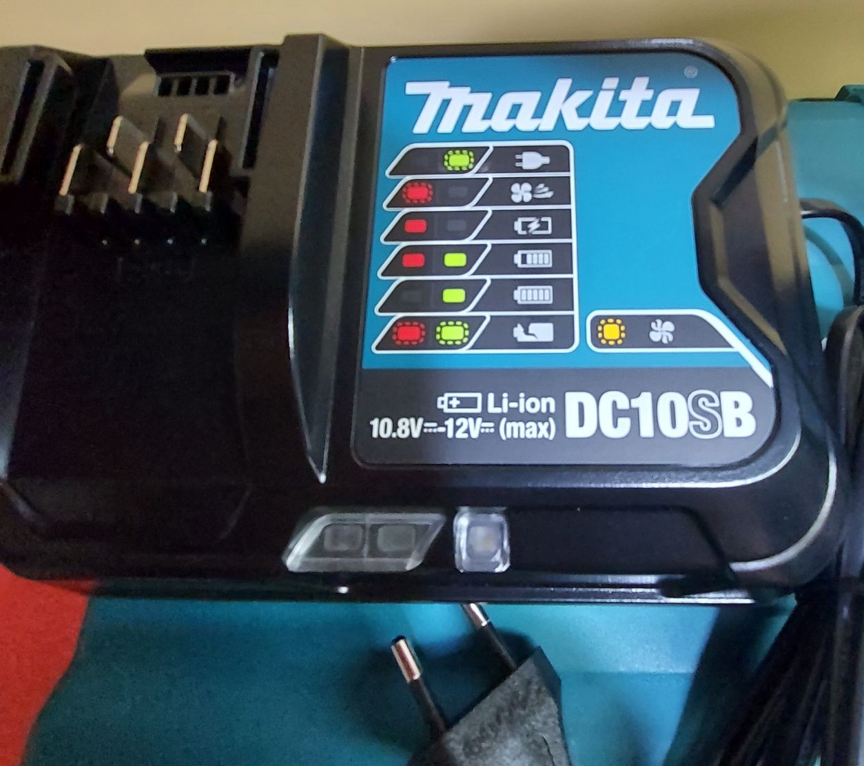 Нов оригинален винтоверт Makita DF333 12v