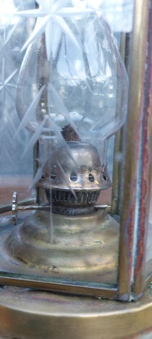 Lampa cu fitil, alamă