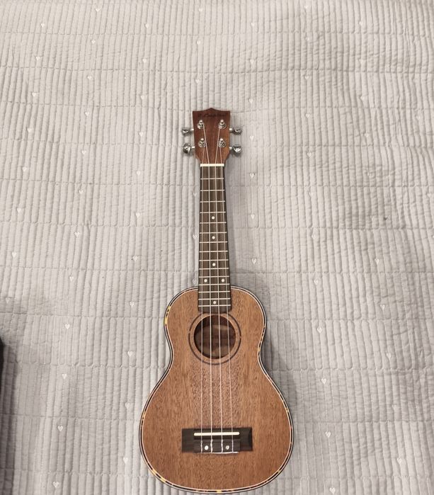 Продам новое укулеле