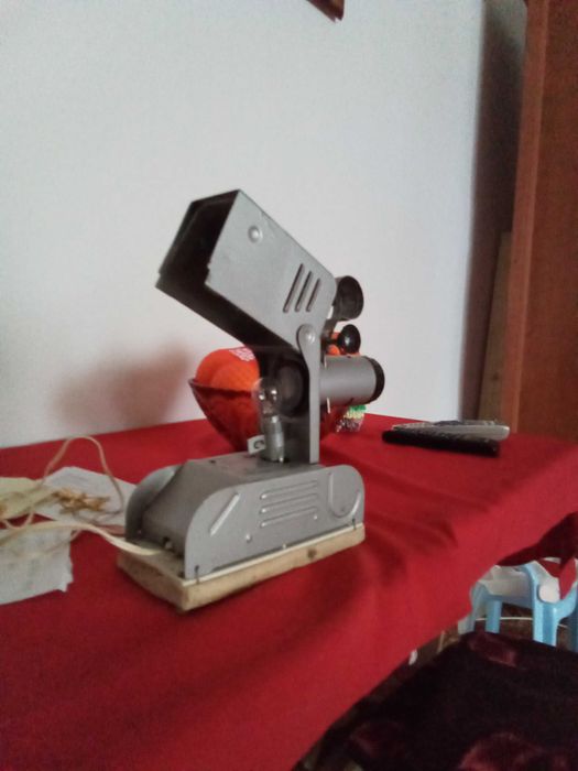 Aparate  proiecție diafilme și diapozitive